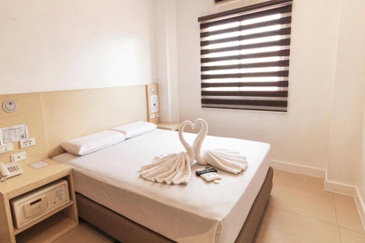 Go Hotels Cubao Кесон-Сіті Екстер'єр фото